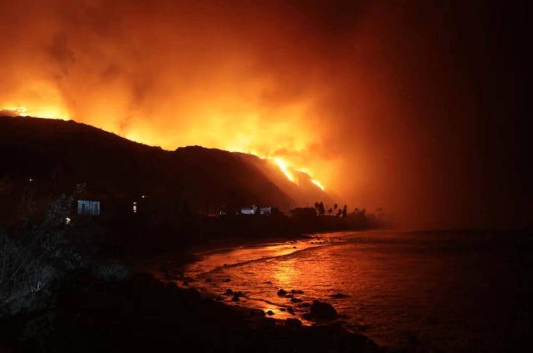 2025新澳门彩历史记录和加拿大多地野火肆虐与加拿大多地野火肆虐进入紧急状态