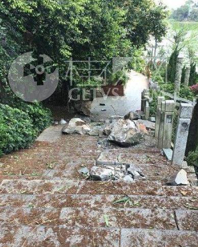 免费资料-资料大全和300斤巨石砸中汽车与巨石砸死