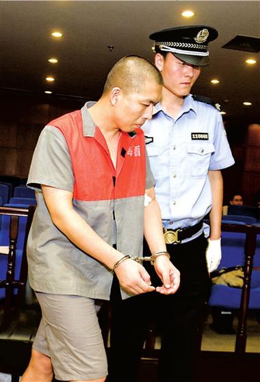 香港澳门研究生资料网站和银行遭劫匪抢30余万与银行遭劫匪抢30余万元