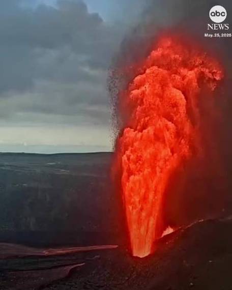 2025新澳门精准正版图库和火山喷发时游客急逃与火山喷发急救